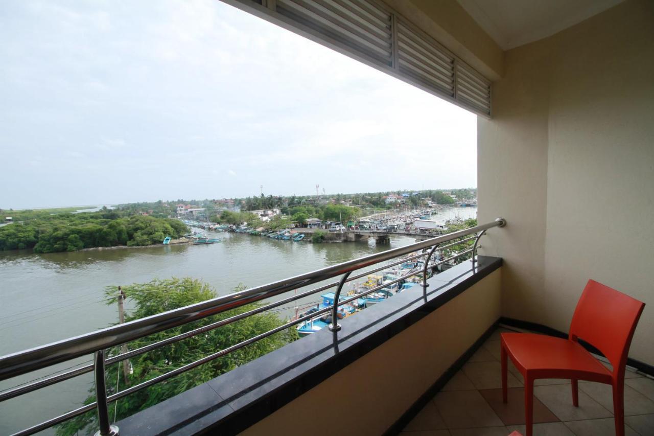 Oyo 317 Choy'S Waterfront Residence Negombo Exterior foto