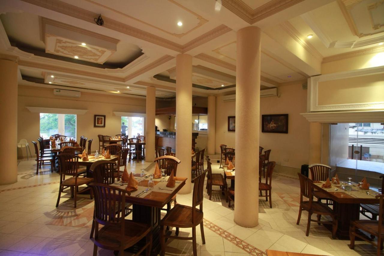 Oyo 317 Choy'S Waterfront Residence Negombo Exterior foto