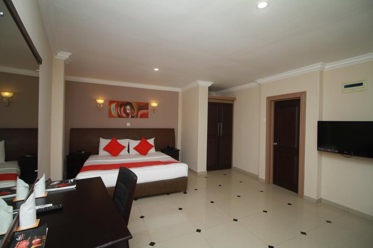 Oyo 317 Choy'S Waterfront Residence Negombo Exterior foto